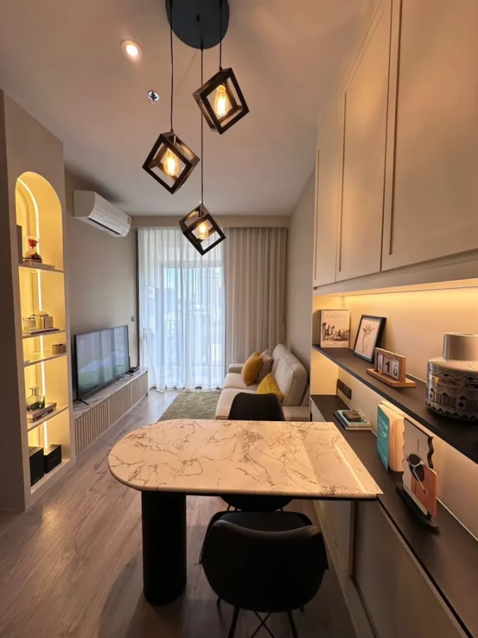 ให้เช่า Rhythm Ekkamai Estate ชั้น 10 ห้องตกแต่งจัดเต็ม สวยน่าอยู่ โซฟานั่งสบาย ดีแบบนี้ จองเลย