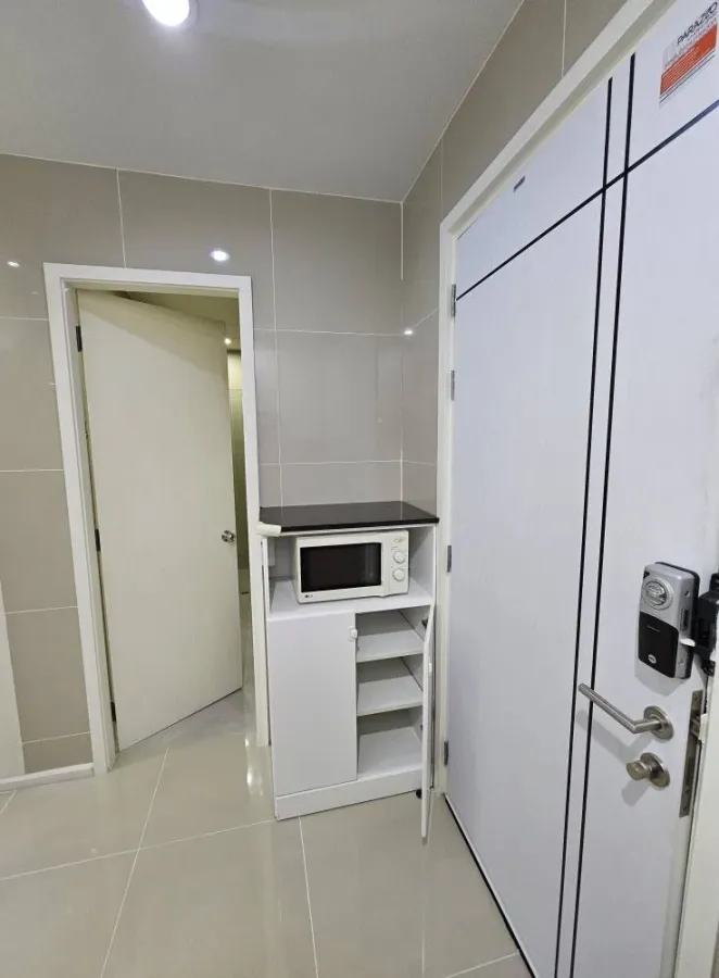 ให้เช่า Happy condo ladprao ห้องกว้างพื้นที่ใช้สอยเยอะ มาพร้อมตู้บิ้วอินสุดปัง จองเลย