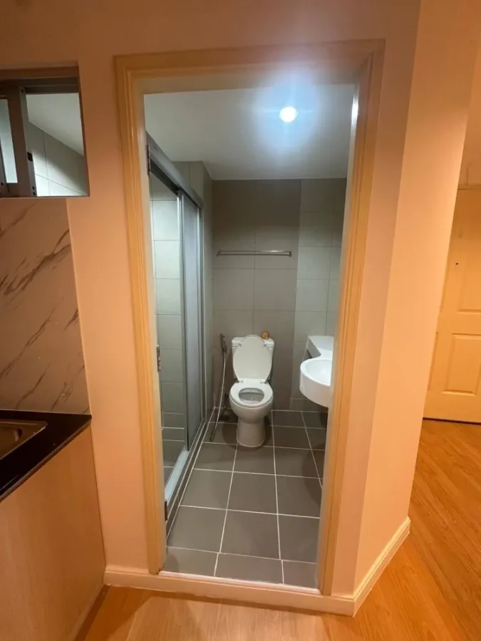 Condo for rent, Lumpini Ville Lat Phrao-Chok Chai 4, empty room, 4th floor, comes with a very good price, those who like to decorate should not miss i