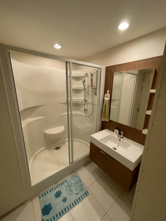 Condo for sale or rent, Q House Sathorn, very large room, nice decoration. With amenities First come, first served.