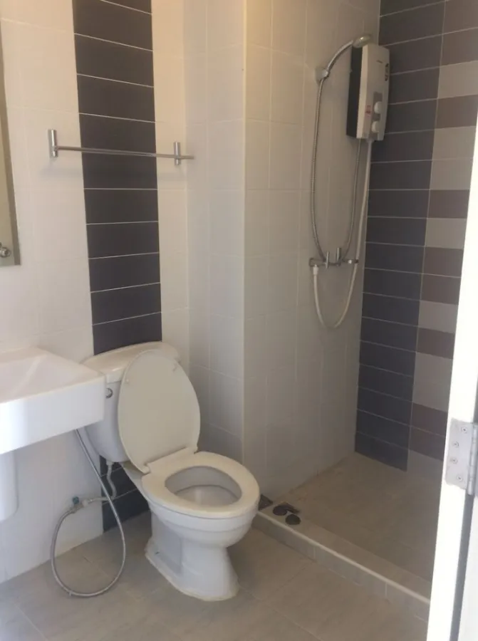 Urgent for rent !! Condo The Trust Residence Pinklao (Borommaratchachonnani), corner room, good location, don't miss !!