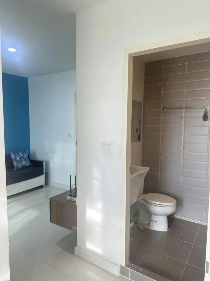For sale: Aspire Srinakarin, 6th floor, fully furnished. The room is ready to move in. It's good to live in yourself. It's worth renting out. Book now
