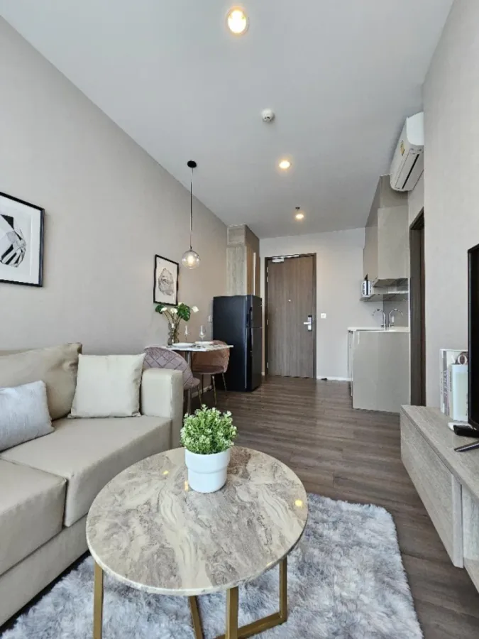 Whizdom Essence condo for rent, 11th floor, fully furnished. Book now!