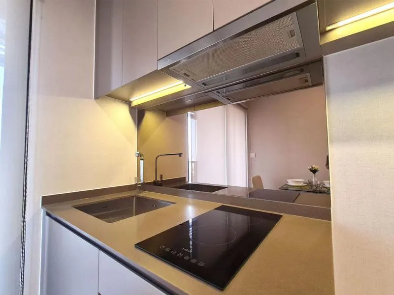 For rent, The Privacy Tha Phra Interchange, 17th floor, get the morning sun. White tone room, clean, fast, slow