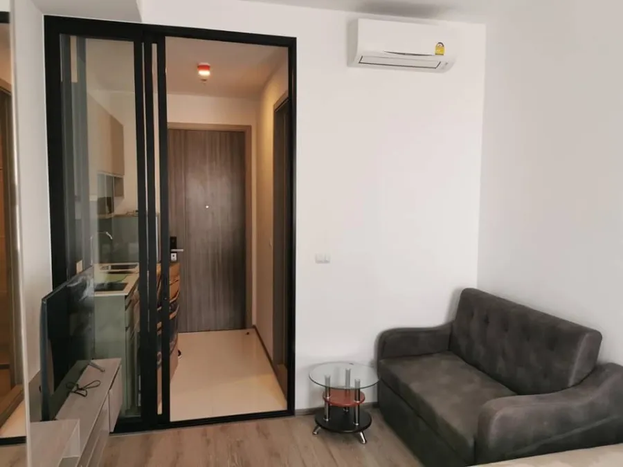 Urgent sale or rent, Knightsbridge Prime On Nut Condo, studio room, 18th floor, city view, built-in furniture, buy now.