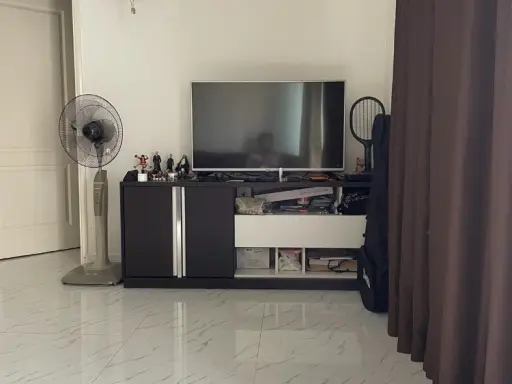 For rent: Incio Serithai, 3rd floor, with furniture and electrical appliances. If interested, hurry and reserve now. Don't miss it.