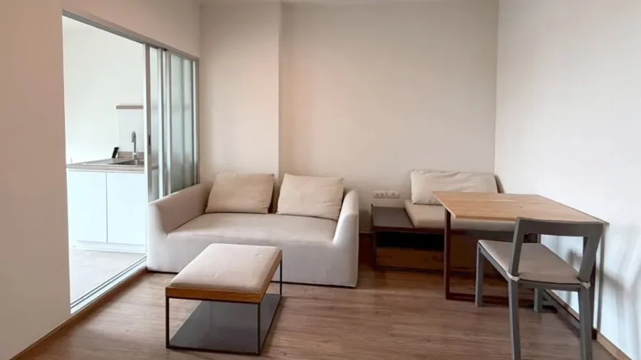 Selling U Delight @ HuaMak Station, north-facing unit in a great location. Fully furnished. Book now!