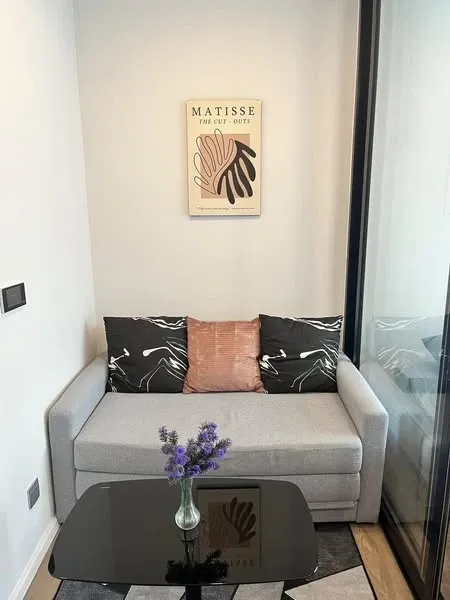 For rent: Modiz Sukhumvit 50, 2nd floor, fully furnished room, nice to live in. If interested, hurry and reserve now. Don't miss out.