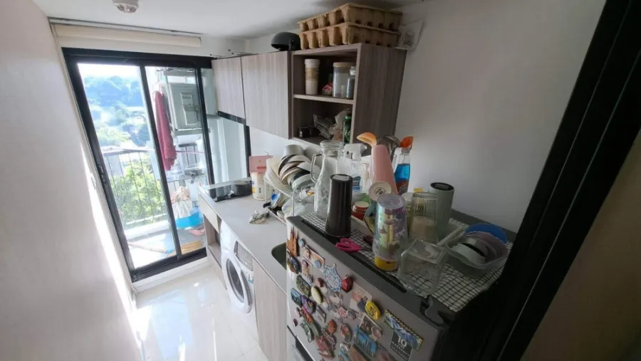 Sell and rent The Origin Phahon - Saphan Mai Partitioned room Install wallpaper throughout the room with floral patterns. Book now.