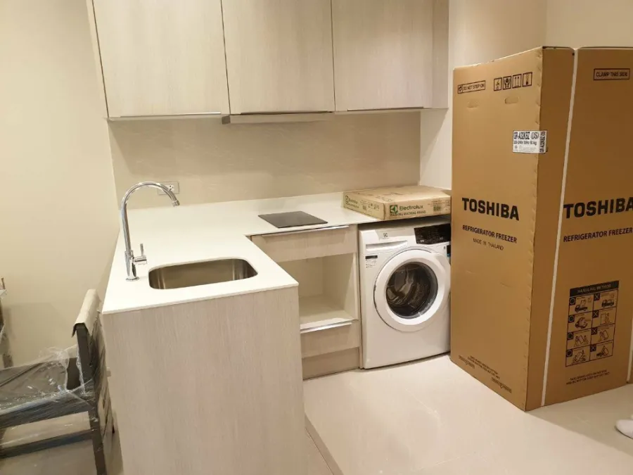 Condo for sale, V Tara Sukhumvit 36, corner room, near BTS Thonglor, convenient to travel, do not hesitate, book now!!