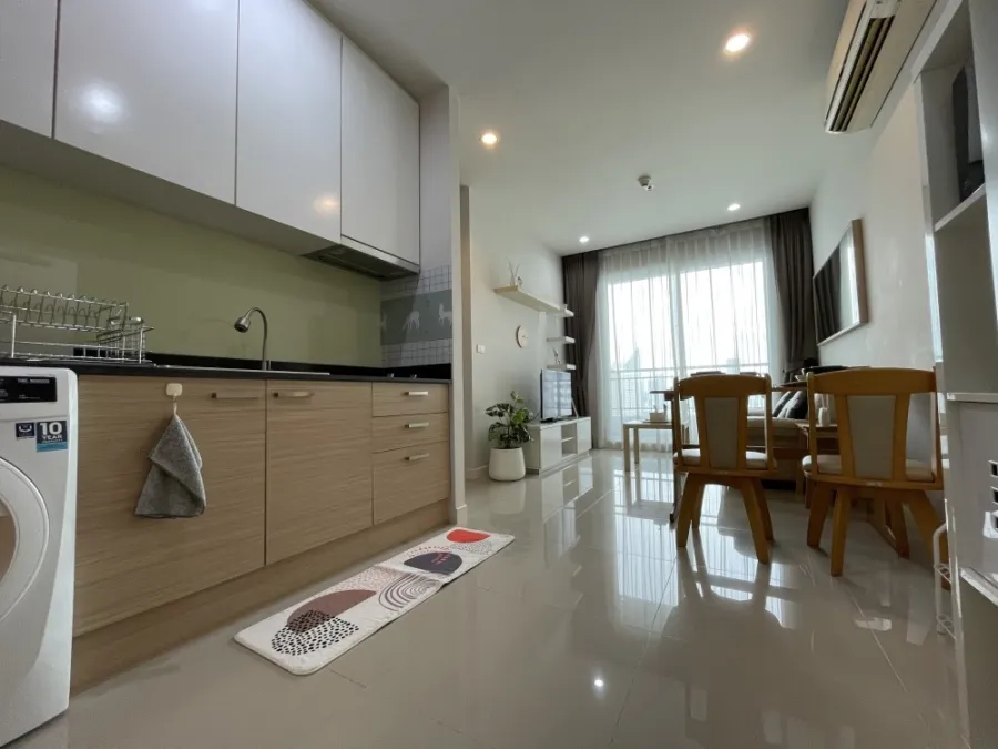 Sell, rent, Circle Condominium, high floor, beautiful view, east facing, newly decorated, ready to move in.
