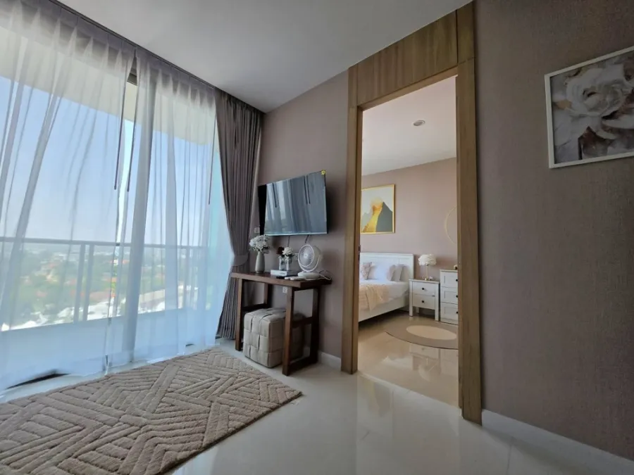 Selling a lovely unit at The Riviera Wong Amat Beach, 14th floor, in a great location with beautiful views. Don't miss out on this amazing deal!