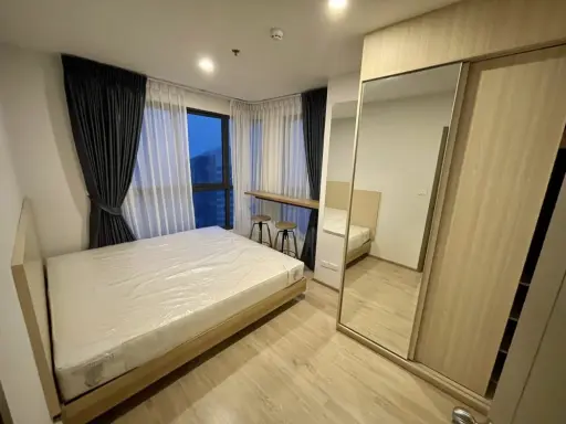 For rent, Ideo O2, 34th floor, high floor, good view, spacious room, comfortable, comes with full decoration, book now, hurry up.