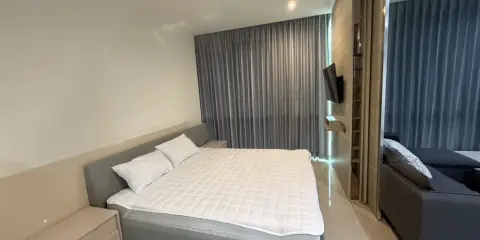 ให้เช่า The Room Sukhumvit 21 ห้องกว้างขวางพร้อมอยู่ เฟอร์พร้อม มาแต่ตัวเข้าอยู่ได้เลย!!