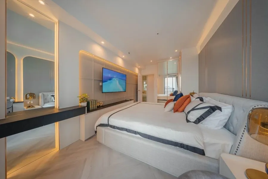 For rent, Supalai Casa Riva Vista 2, large size room, very spacious, very beautifully decorated, lots of built-ins, very worth booking.