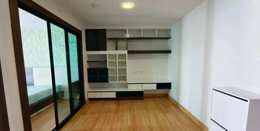 ขาย Living Avenue Bangsaen ห้องน่าอยู่ ชั้น 7 ติดวอลเปเปอร์ลายสวย มาพร้อมเฟอร์ครบครัน จองเลย