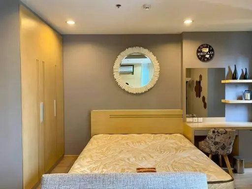 For sale: Ideo Q Ratchatewi, fully furnished with appliances. Just bring your own and move in.