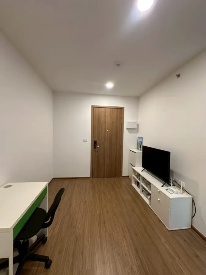 Selling The Livin Ramkhamhaeng: 1 bedroom, 1 bathroom, fully furnished. Don't miss this great deal!
