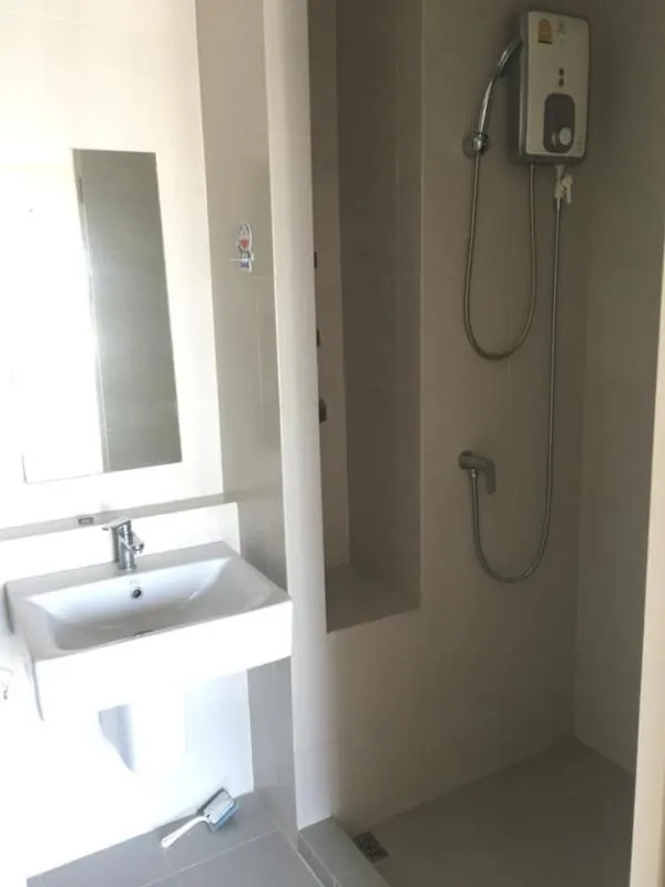 For rent, Aspire Ladprao 113, simple room, high floor, near The Mall Bangkapi, convenient, don't miss it!