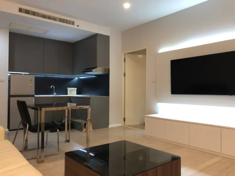 For sale/rent Noble Solo, large room, city view, no buildings blocking, very comfortable, room with breeze all year round, interested in owning, reser