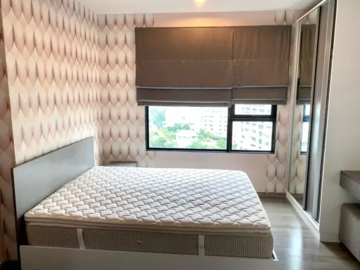 For sale: Aspire Sathorn - Taksin (Copper Zone), 10th floor, swimming pool view, fully furnished room, nice to live in. Book now, urgent.