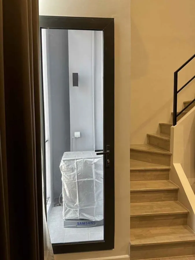 For rent: Modiz rhyme Ramkhamhaeng. Duplex room, spacious, high ceilings, open, airy, comfortable, complete, all in one place. Book now.