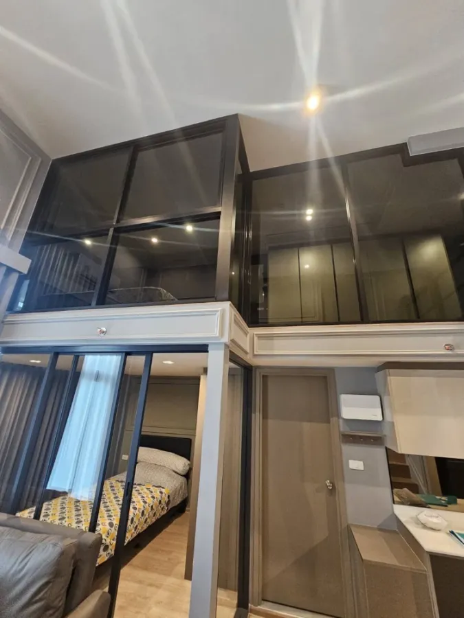 For rent: IDEO RAMA 9–ASOKE, high ceiling, airy, spacious, lots of usable space, comes with complete amenities. Don't miss it!