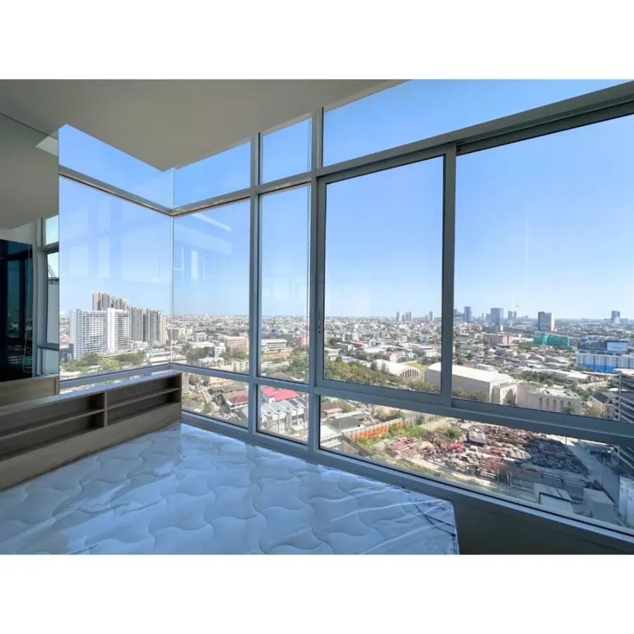 Condo for rent at The Sky Sukhumvit, corner unit, 180-degree city view, no buildings obstructing the view, high level of privacy. Book now!