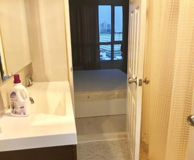 2 bedrooms, spacious, fully furnished, ready If you miss this room, it's really a pity. Rent Life @ Ratchada-Huay Kwang.