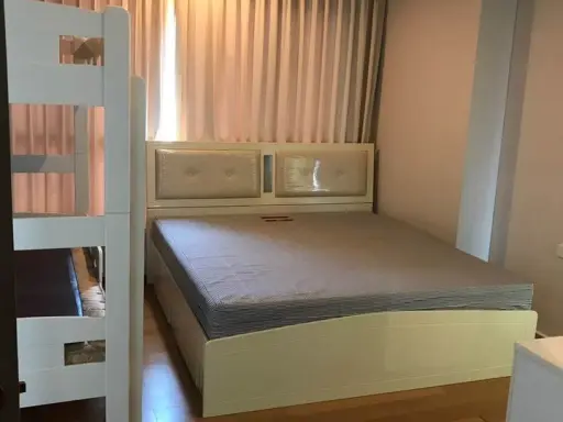 For rent, Hive At Sathorn, high floor, corner room, extremely wide, comes with fully furnished, comfortable sofa, hurry to book