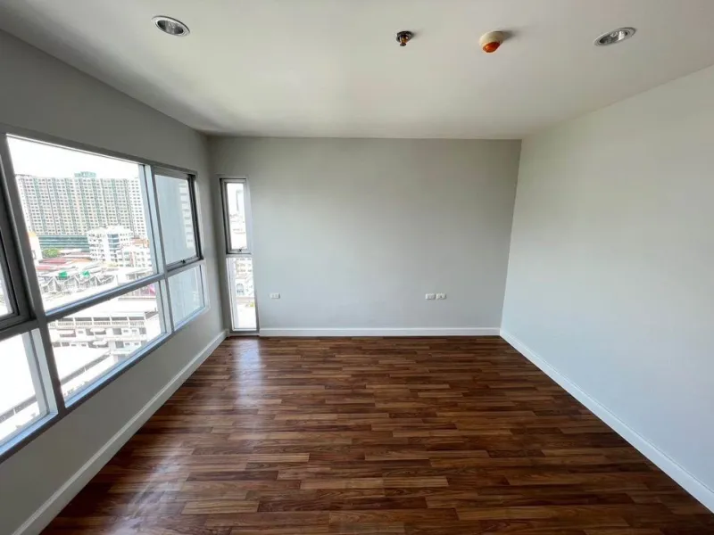 For rent Thana Arcadia ห้องริมไม่ติดห้องอื่น มีพื้นที่ใช้สอยเยอะ ราคาดี รีบย้ายมาจองเลยจ้า อย่ารอช้า