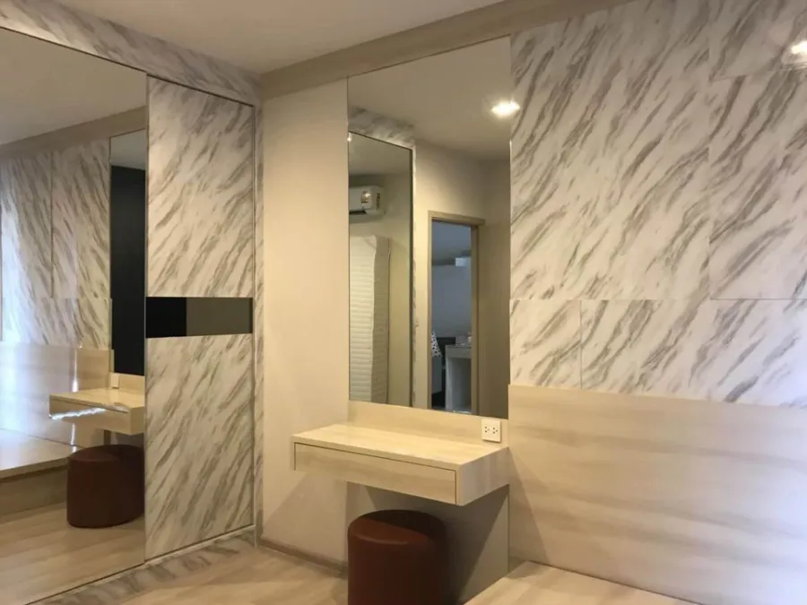 For rent: Life Sukhumvit 48, beautifully decorated room with built-ins. Good furniture Don't just look, reserve quickly.