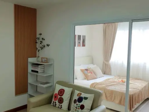 ให้เช่า ลุมพินีเซ็นเตอร์ นวมินทร์ แต่งครบสไตล์ Minimal Muji อบอุ่นเหมือนบ้าน เน้นงานไม้และความโปร่งสบาย ให้ความรู้สึกผ่อนคลายทุกครั้งที่กลับห้อง