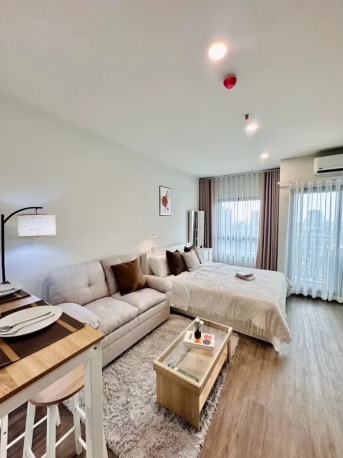 Rich Point @ BTS Wutthakat for rent. Beautifully decorated room with pool view. Book now!