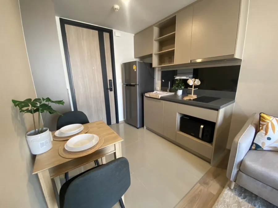 For rent!! Condo Oka House Sukhumvit 36, complete facilities. Ready to move in. Don't miss it!!