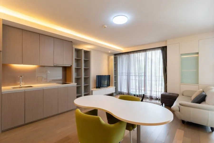 For sale: Sukhumvit 61 Mode, bright and airy room, lots of usable space, simply decorated but complete, hurry and reserve now.