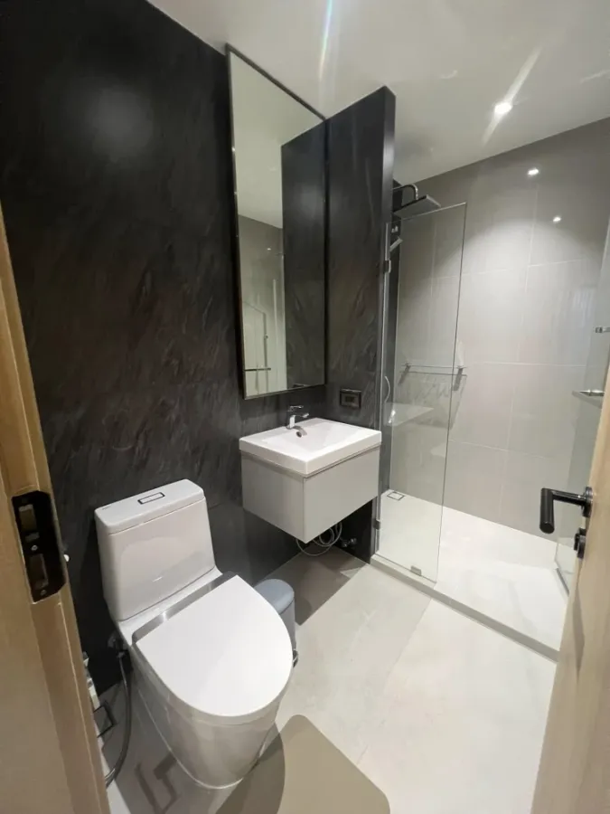 For sale Savvi Phahol 2, 1 bedrooms, 2 bathrooms, nice to live in, good location, fully built-in furniture, reserve quickly.