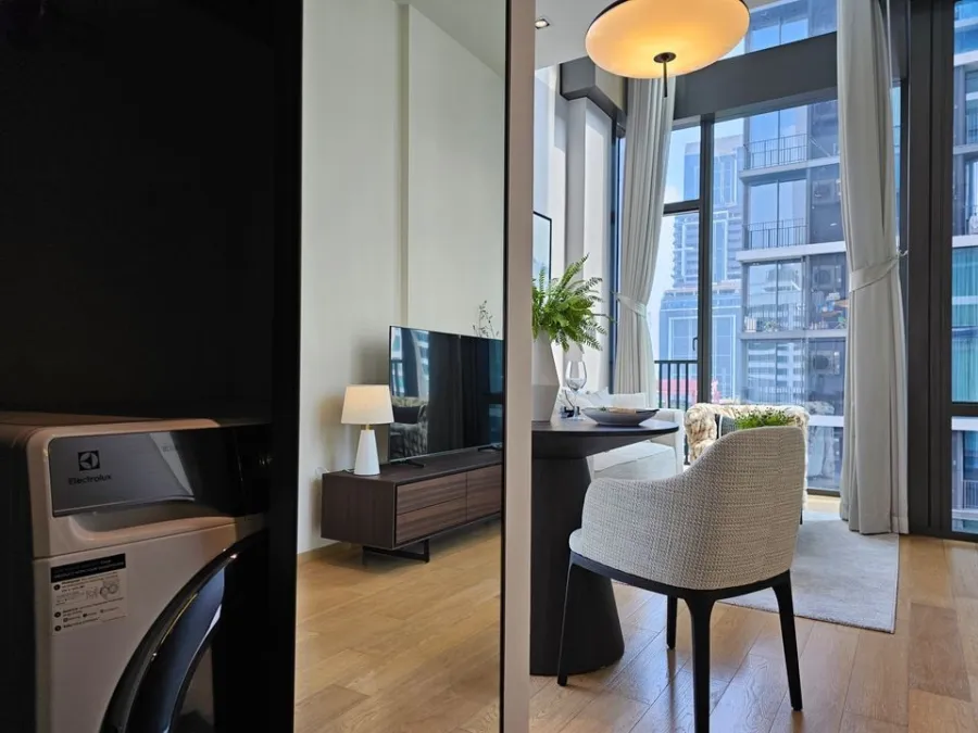 For rent!! Condo 28 Chidlom, duplex room Simple, elegant, expensive-looking furniture Just carry one bag and move in!!
