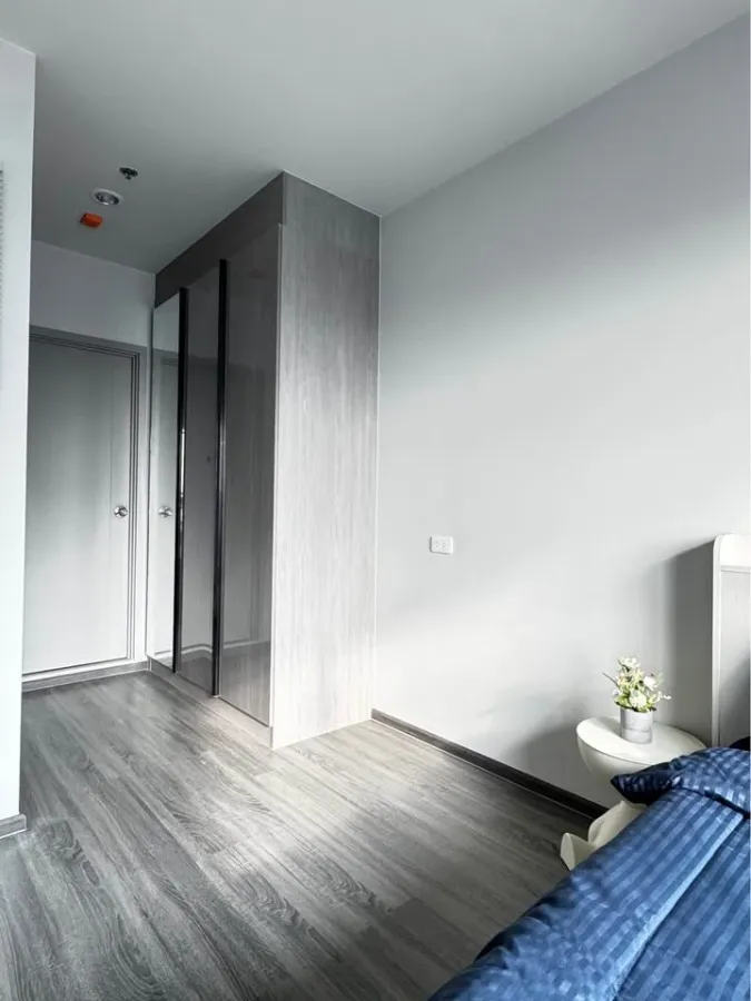 Condo for sale, Ideo Ramkhamhaeng Lam Sali Station, corner room and larger room size than normal rooms, hurry and book now.