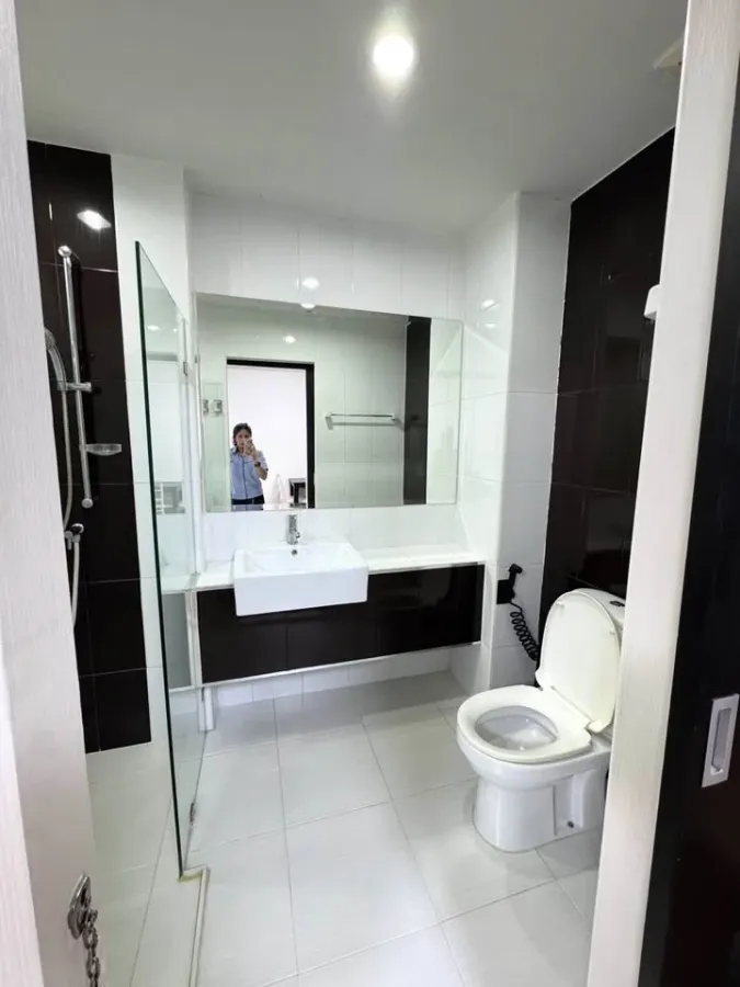 ให้เช่า Ladda Condoview ห้องชั้น 12 มาพร้อมเฟอร์นิเจอร์ครบครัน ดีแบบนี้ห้ามพลาด