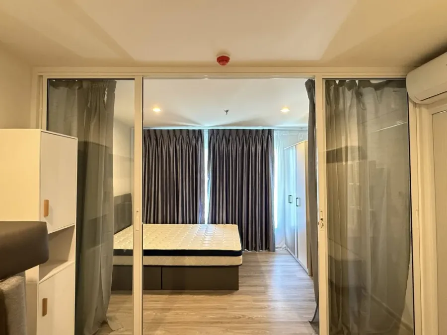 For rent: Regent Home Bangna, room on a very high floor, fully furnished, ready to move in.