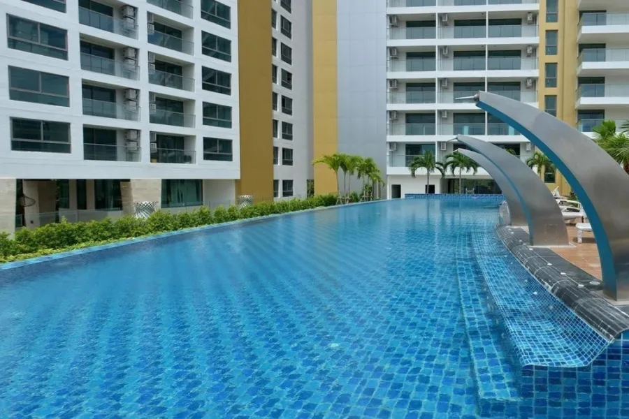 ให้เช่า The peak towers ห้องชั้นสูง วิวทะเล เฟอร์พร้อม ห้องกว้าง รีบจองเลย+++