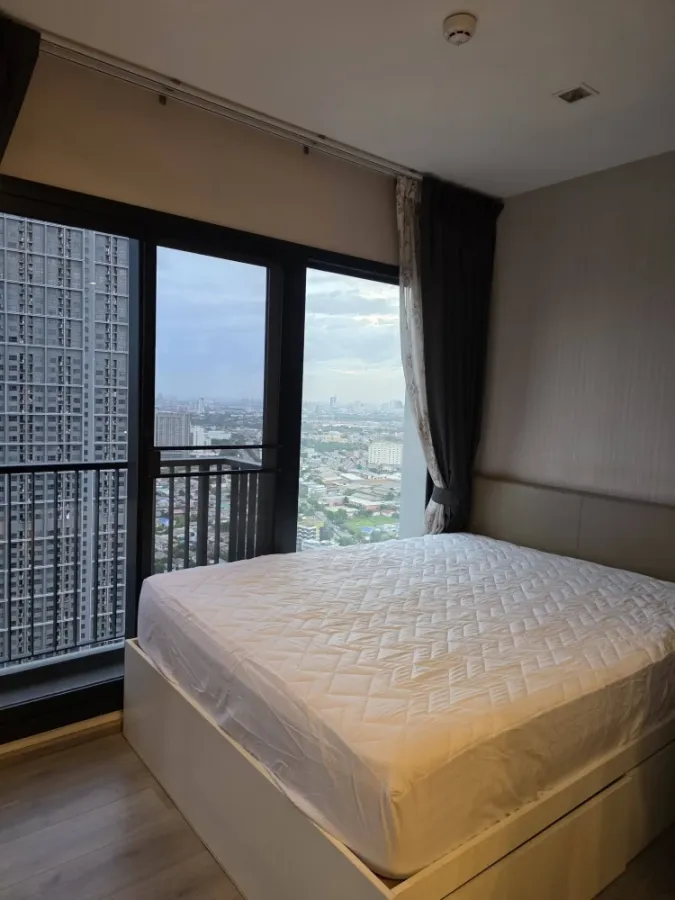 Selling The Politan Rive, 39th floor, North facing. Very high floor, excellent ventilation, cool and comfortable. Book now!
