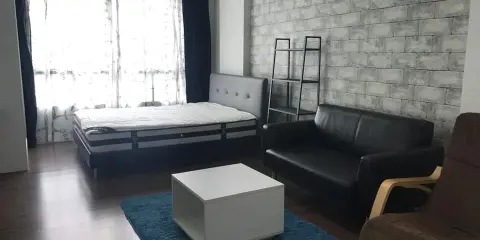 ขาย ให้เช่า ดี คอนโด สาธุประดิษฐ์ 49 ห้องสตูดิโอ ตกแต่งวอลเปเปอร์ วิวสะพานภูมิพล จองด่วนๆ