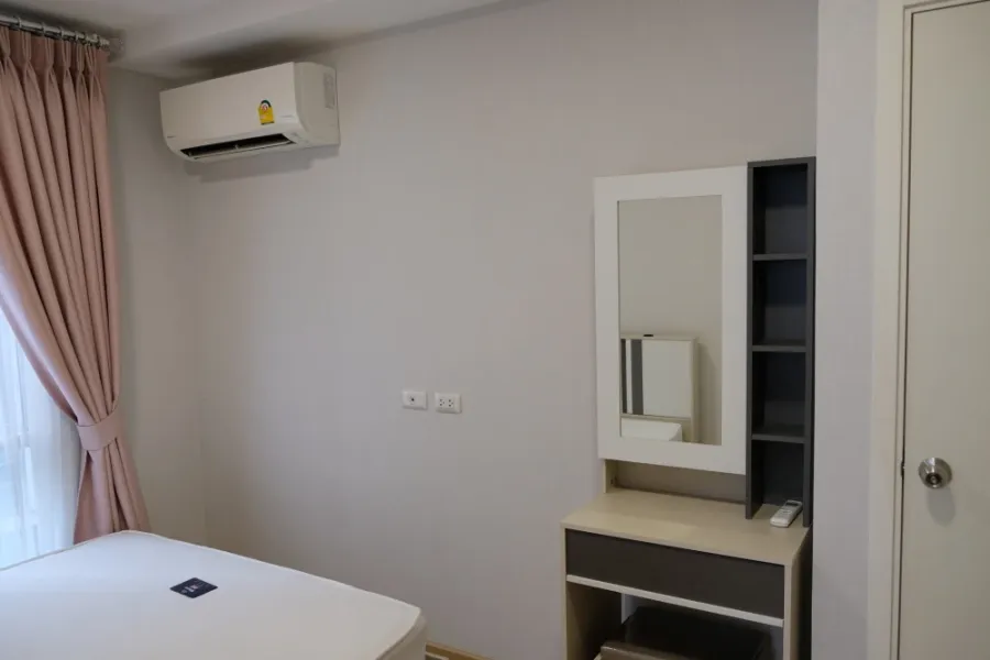 For sale or rent: Plum Condo Mix Chaengwattana, corner room, pool view, bedroom has windows on 2 sides, very worth booking.