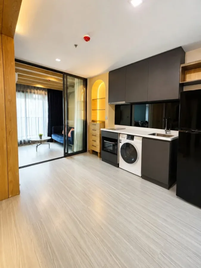 For rent: LIFE LADPRAO, 22nd floor, city view, fully furnished, ready to move in. Book now!