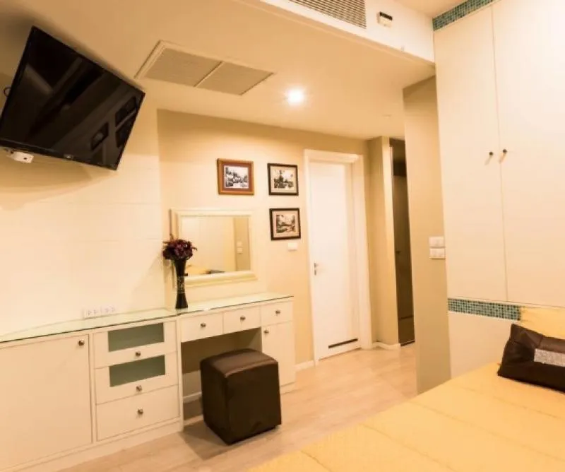 Urgent sale !! Condo The Room Sukhumvit 21, Duplex room 2 floors, 117 sq m, near BTS, ready to move in. Hurry !!