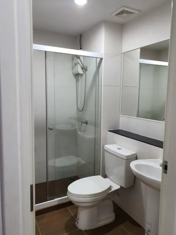 Condo for rent, Regent Home Sukhumvit 81, beautiful room, room divider. Ready furniture, good location, lots of food, do not hesitate.