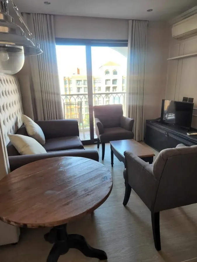 ขาย ให้เช่า The Venetian Signature Condo Resort Pattaya ห้องดีลักซ์ เตียงใหญ่ วิวสระว่ายน้ำ มีระเบียง สนใจจองเลยจ้า