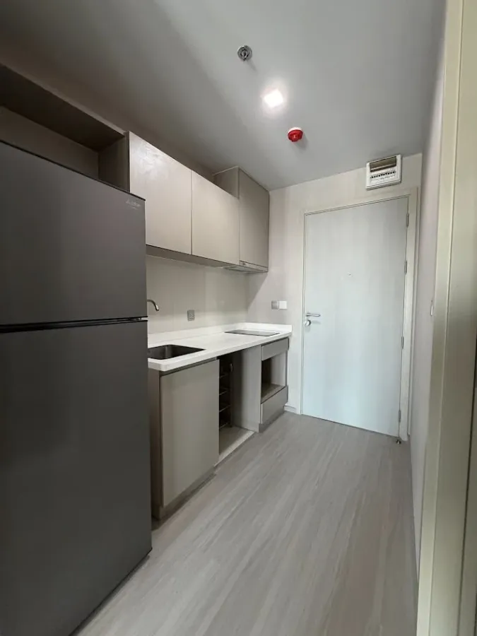 For rent: Life Ladprao, 21st floor, fully furnished, very livable. Book now! Don't miss out! Hurry!